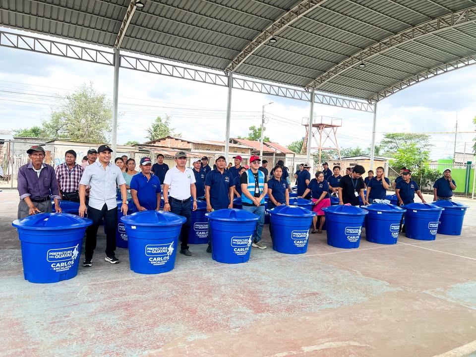 GAD Valle de la Virgen entrega kits de agua segura en Cascajal con apoyo de la Prefectura del Guayas